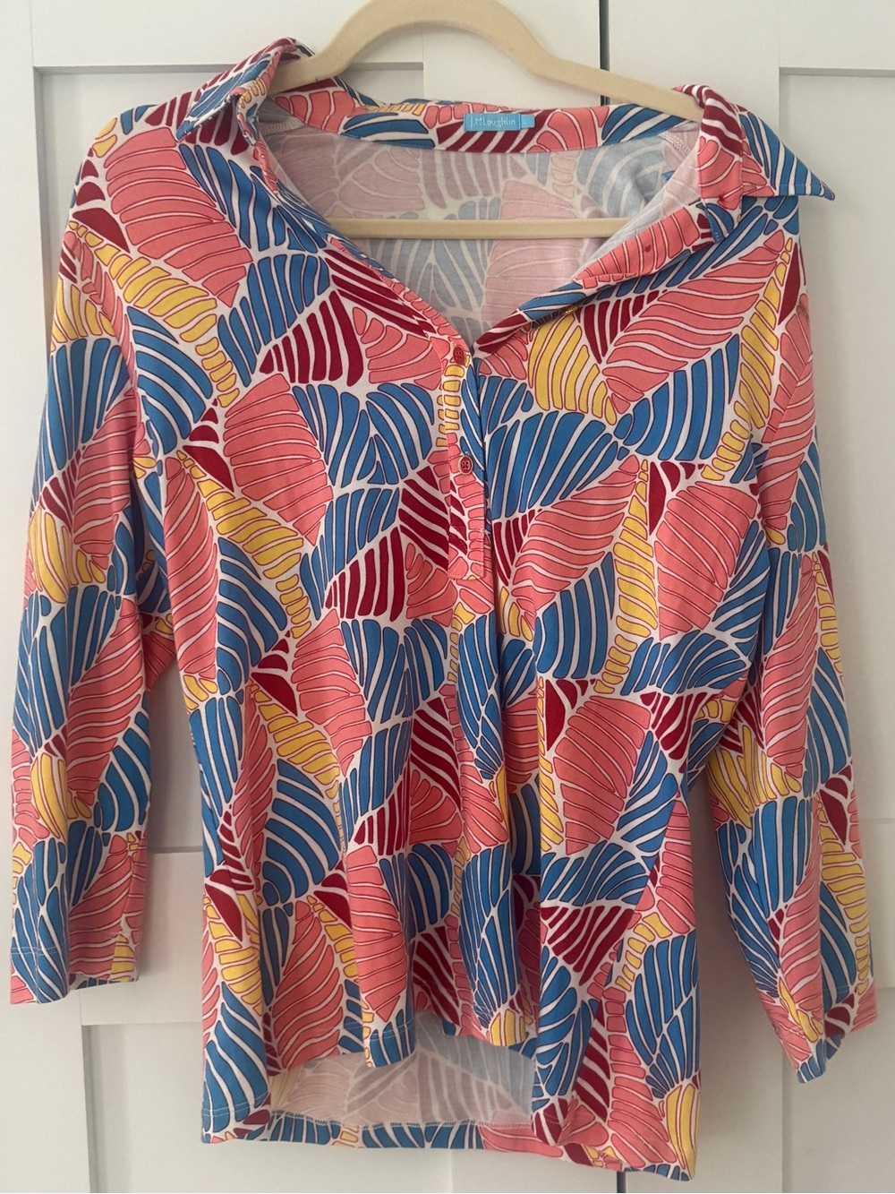 J McLaughlin Button-Front Collared Long Sleeve Top in Coral Multi-Print
